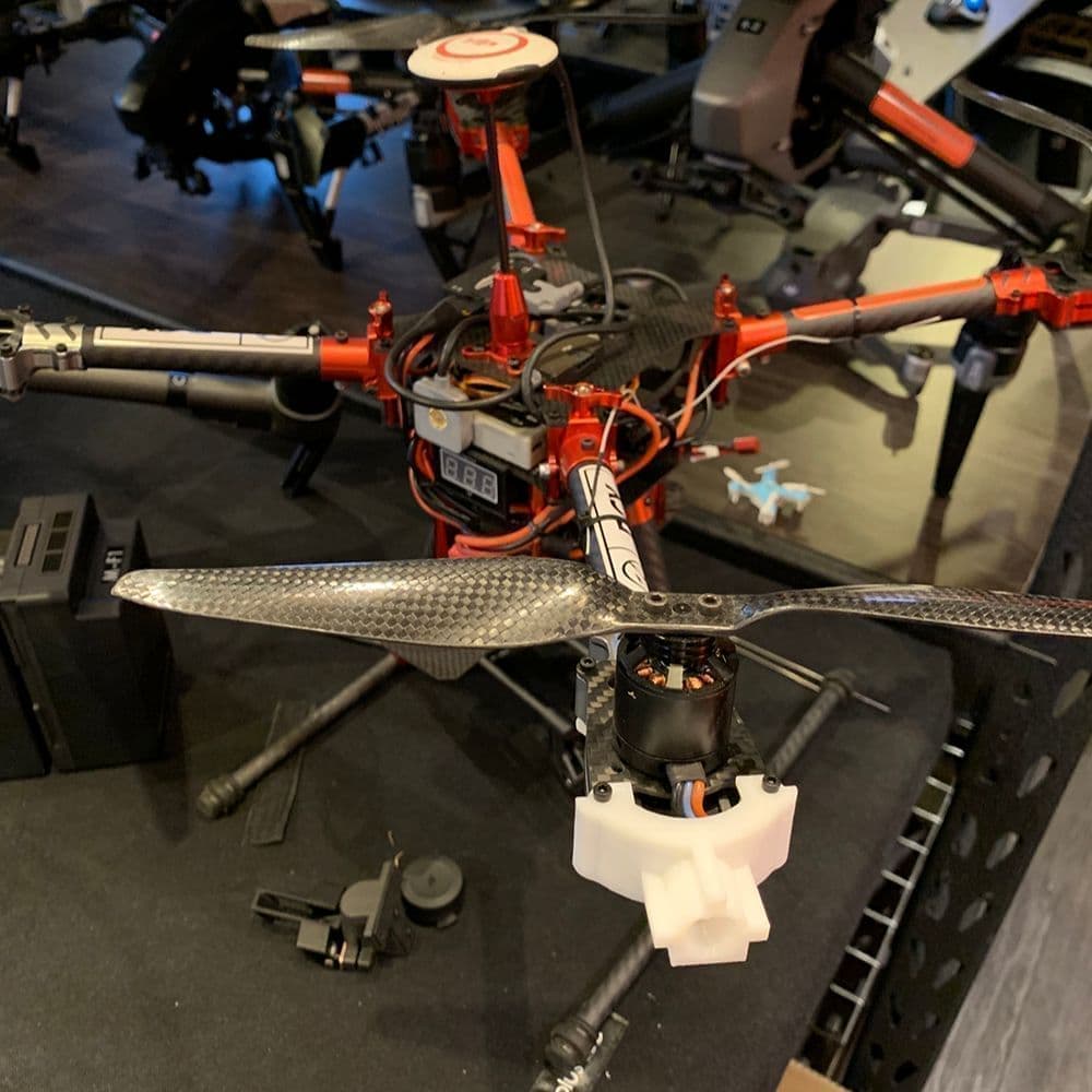 ドローンの実証実験に対応した各種パーツを3Dプリンターを活用して設計・製作しています