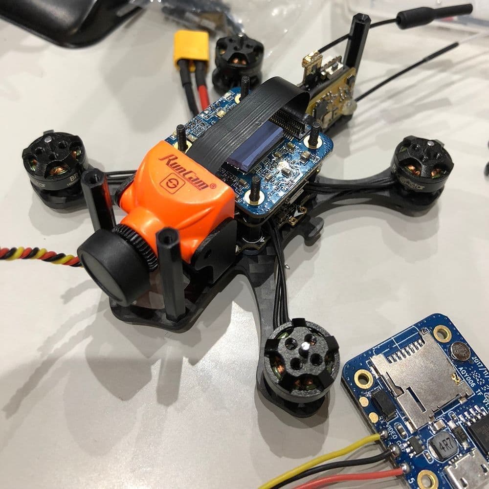 ドローンの実証実験に対応した各種パーツを設計・製作しています